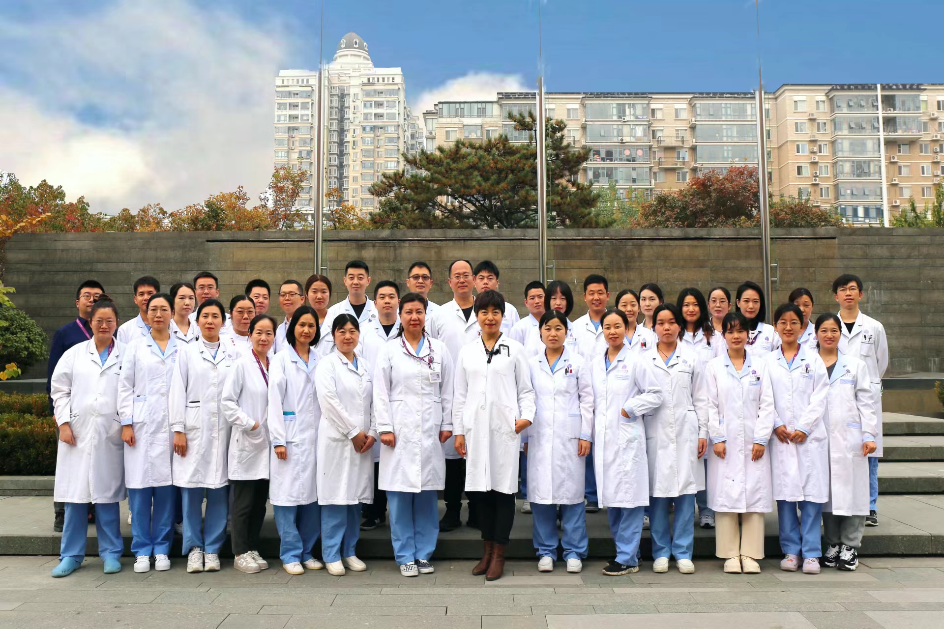 院慶七周年合照.jpg